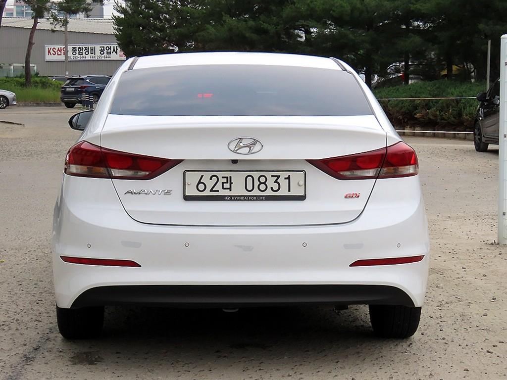 HYUNDAI Avante - Vista 4