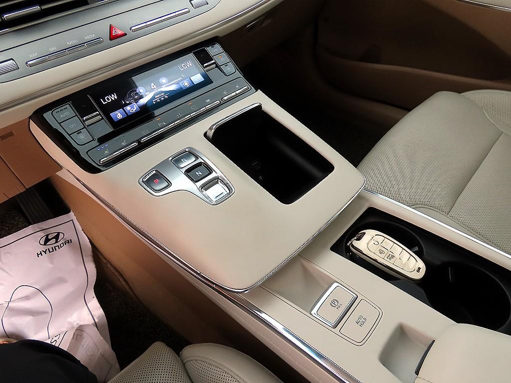 HYUNDAI Grandeur - Vista 11