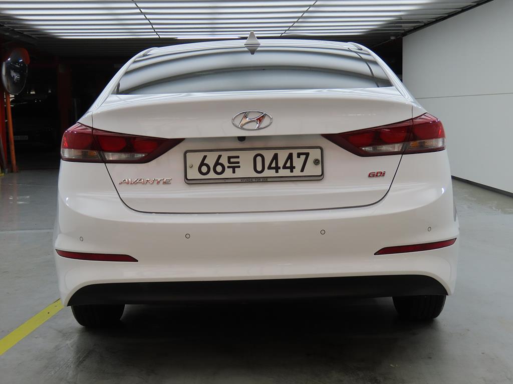 HYUNDAI Avante - Vista 4