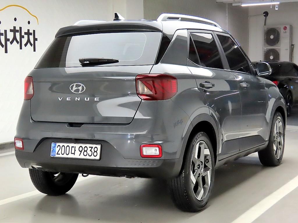 HYUNDAI Venue - Vista 4