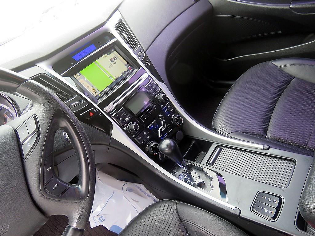 HYUNDAI Sonata - Vista 11