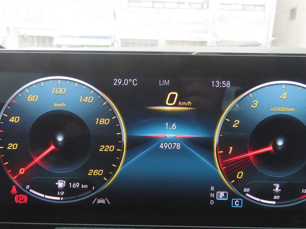 Mercedes Benz GLA Class - Vista 8