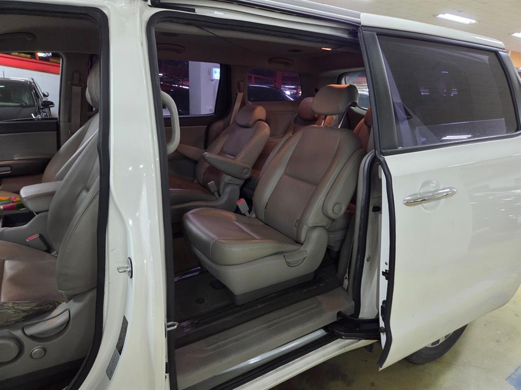 KIA Carnival - Vista 7