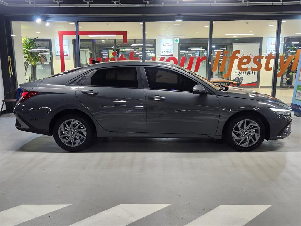 HYUNDAI Avante - Vista 3