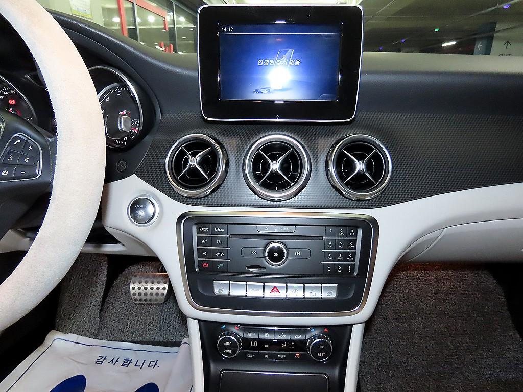 Mercedes Benz GLA Class - Vista 11