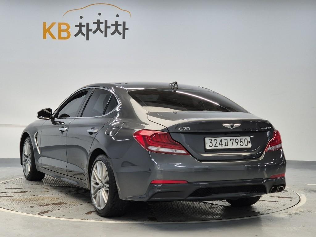 Genesis G70 - Vista 2