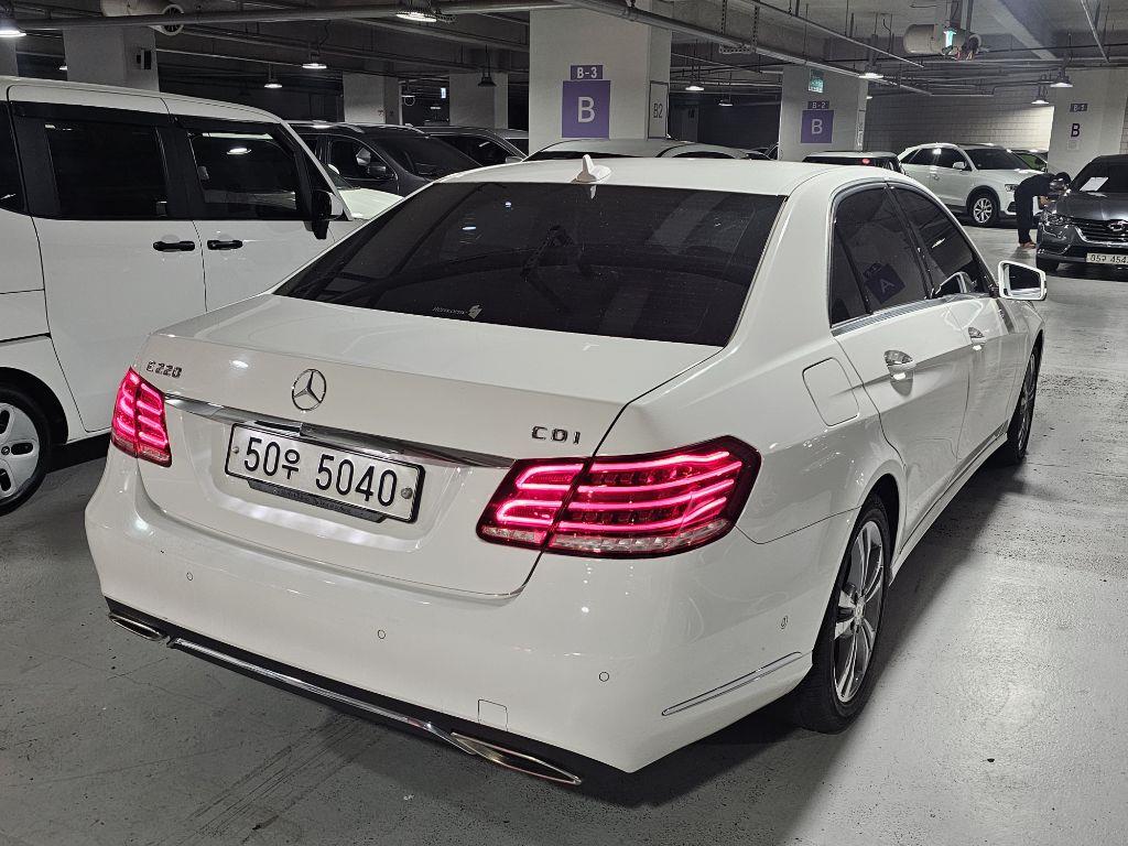 Mercedes Benz E class - Vista 4