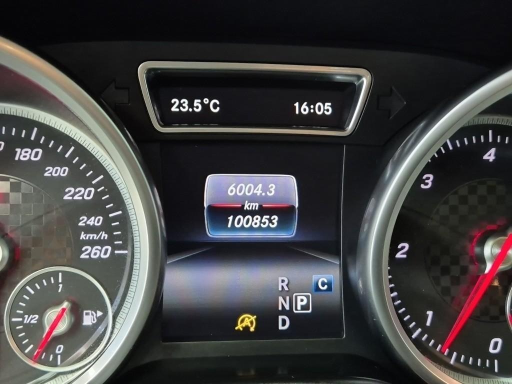 Mercedes Benz GLE Class - Vista 6