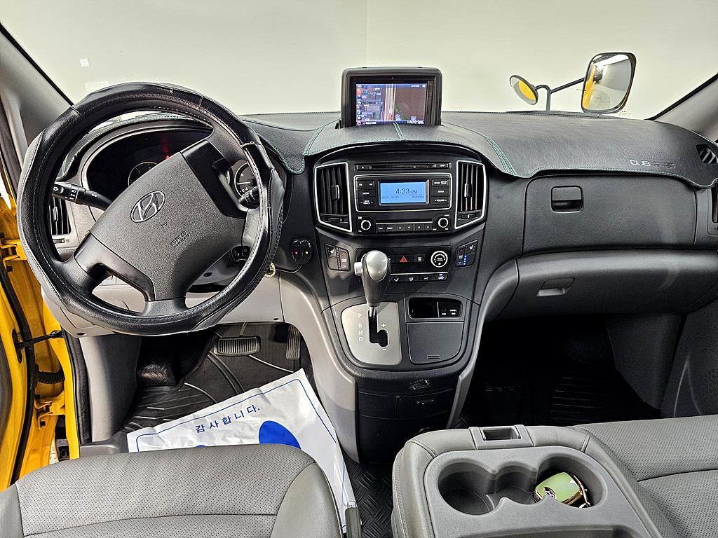 HYUNDAI Starex - Vista 5