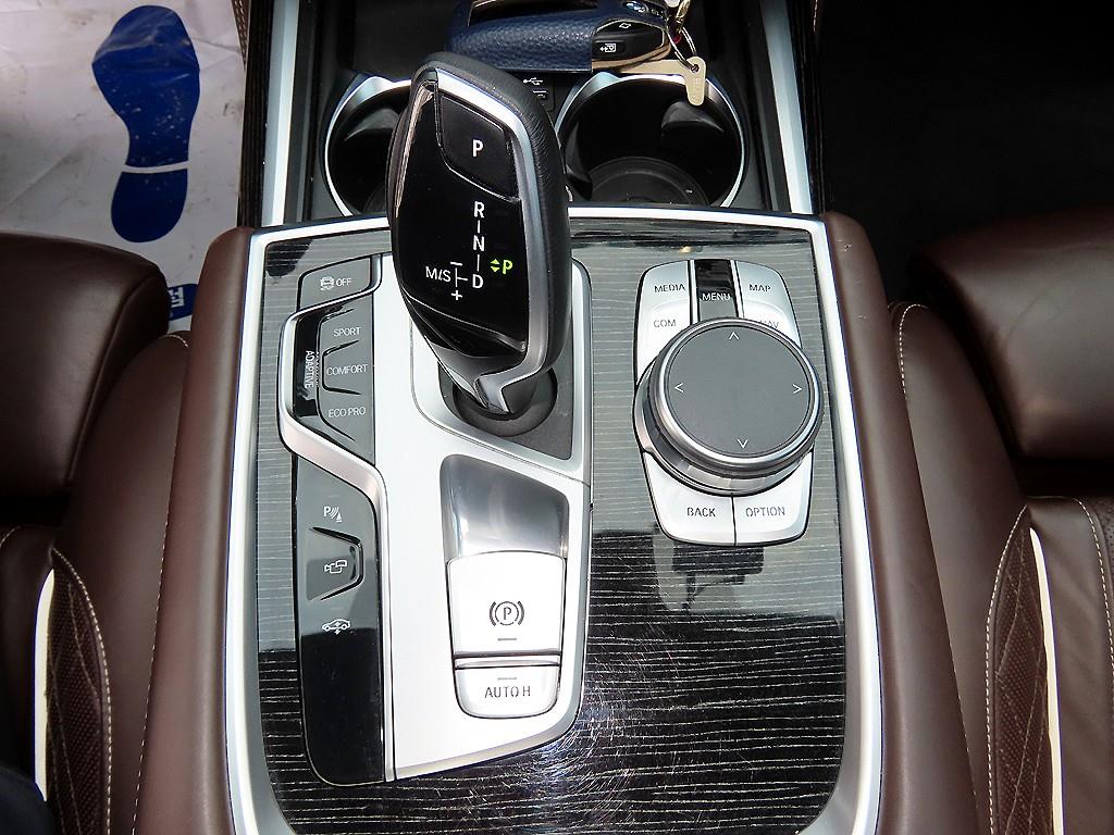 BMW 7 Series - Vista 11