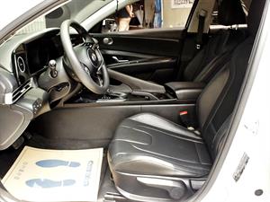 HYUNDAI Avante - Vista 9