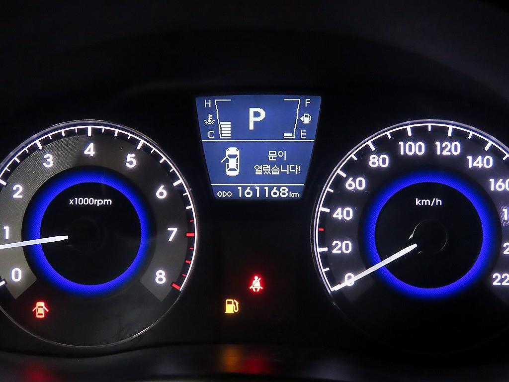 HYUNDAI Accent - Vista 9