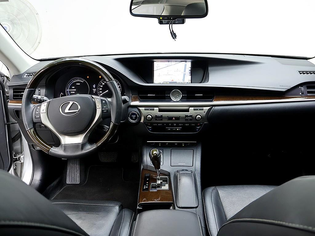Lexus ES - Vista 9
