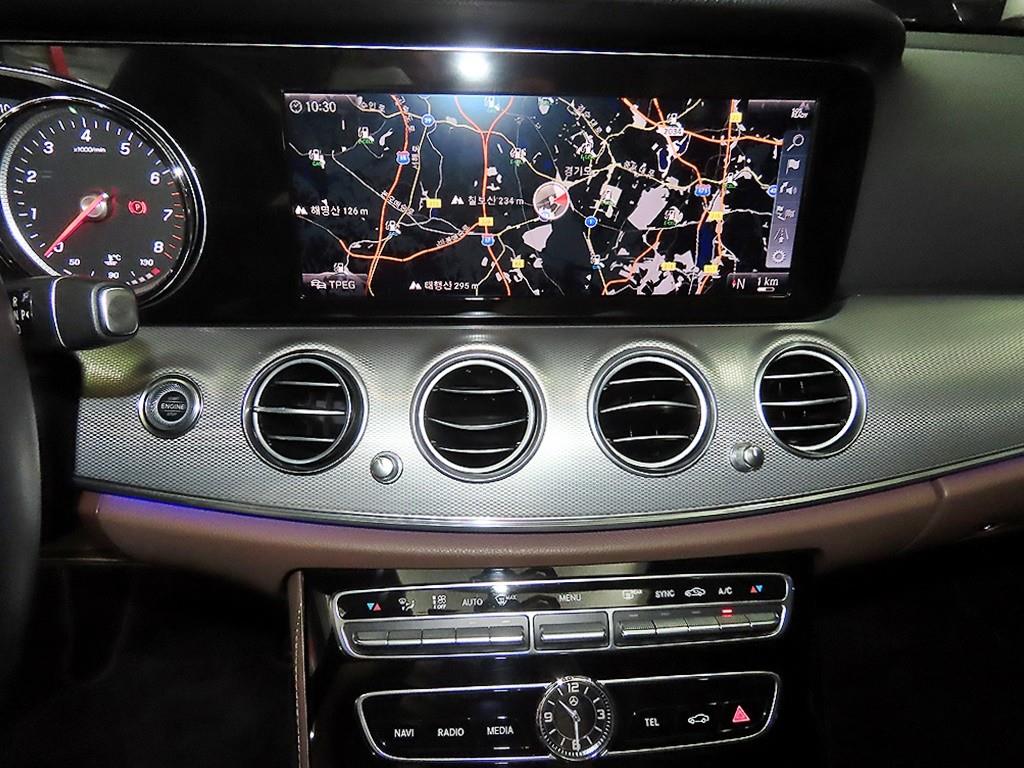 Mercedes Benz E class - Vista 11