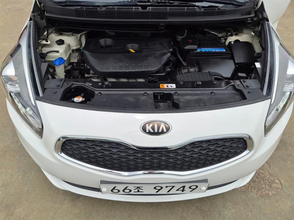 KIA Carens - Vista 6