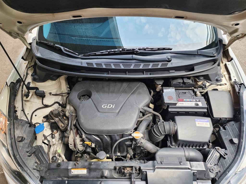 HYUNDAI Avante - Vista 11