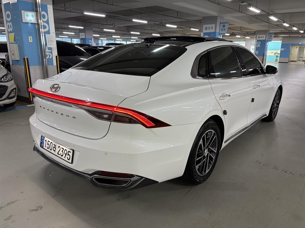 HYUNDAI Grandeur - Vista 6