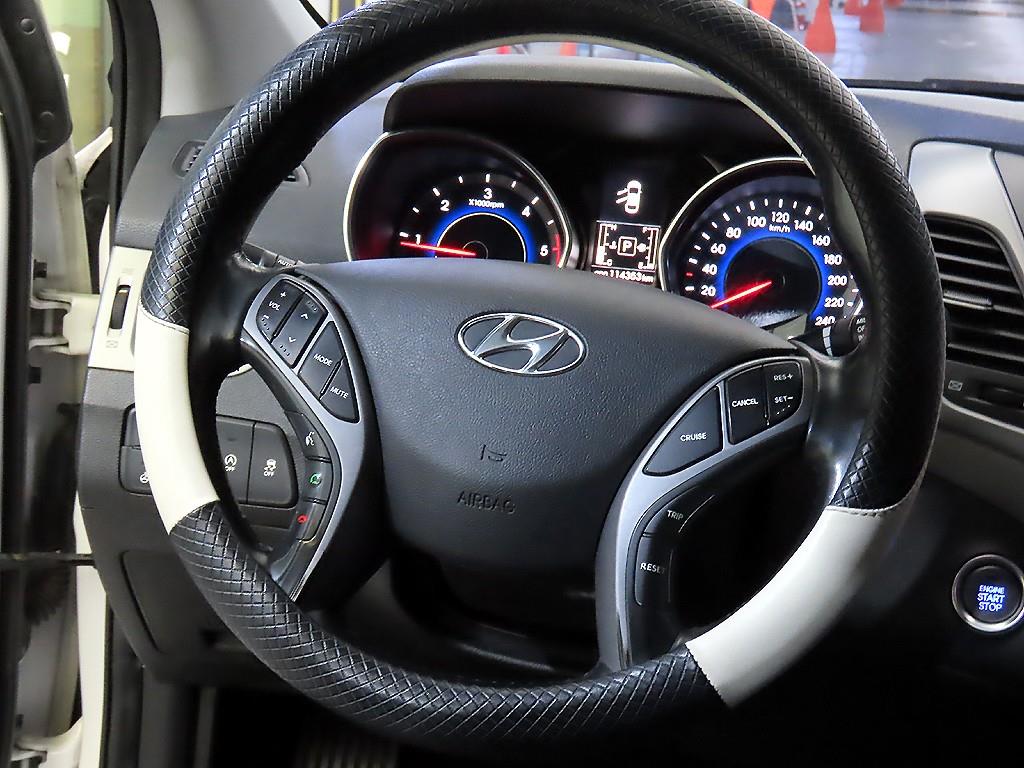 HYUNDAI Avante - Vista 8