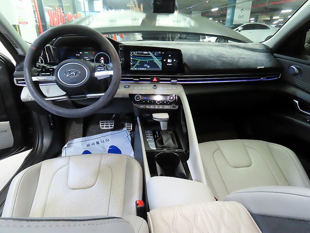 HYUNDAI Avante - Vista 10