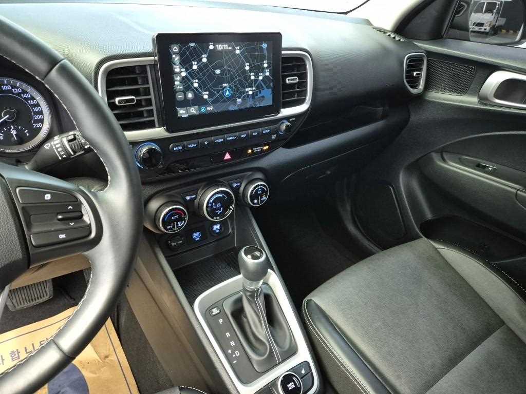 HYUNDAI Venue - Vista 10