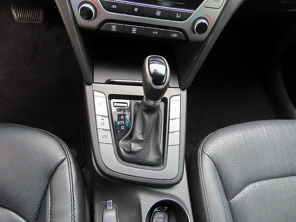 HYUNDAI Avante - Vista 10