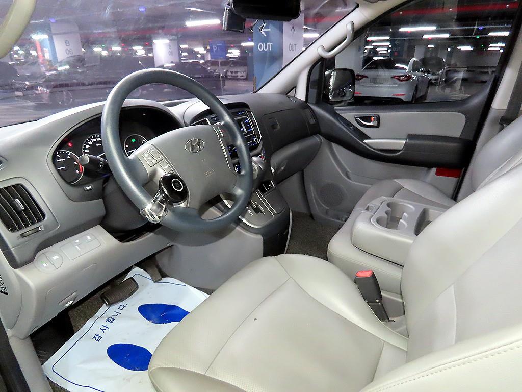 HYUNDAI Starex - Vista 10