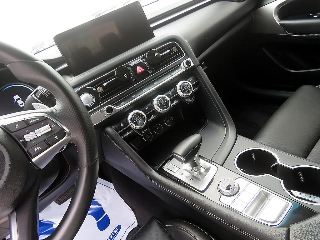 Genesis G70 - Vista 12