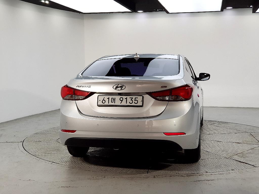 HYUNDAI Avante - Vista 3