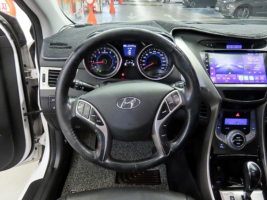 HYUNDAI Avante - Vista 8