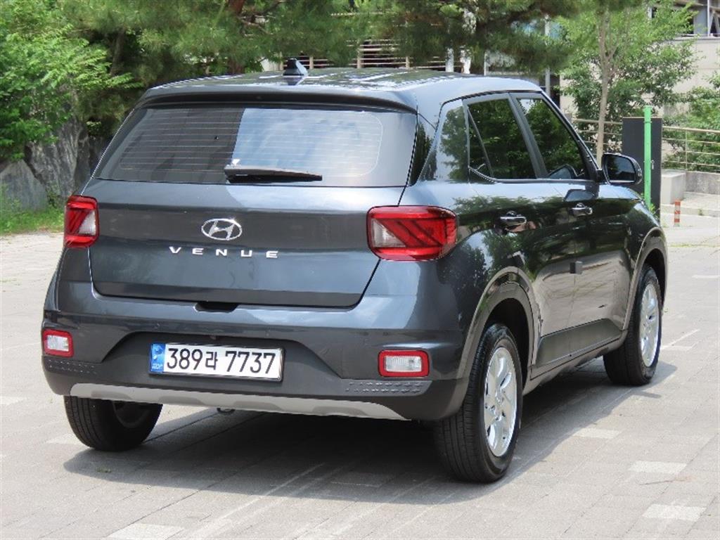 HYUNDAI Venue - Vista 5