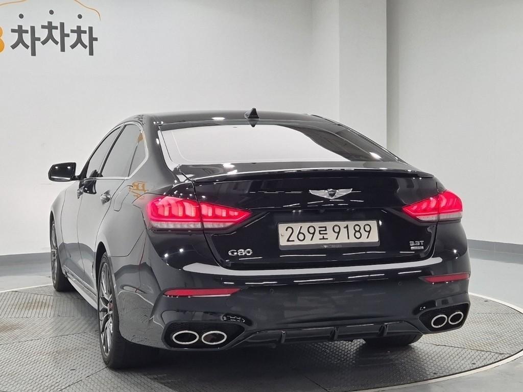 HYUNDAI Genesis - Vista 4