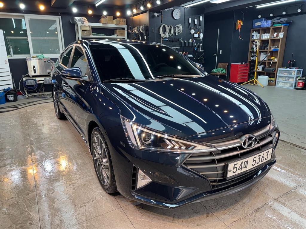 HYUNDAI Avante - Vista 2