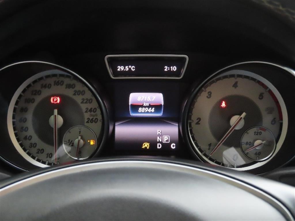 Mercedes Benz GLA Class - Vista 9