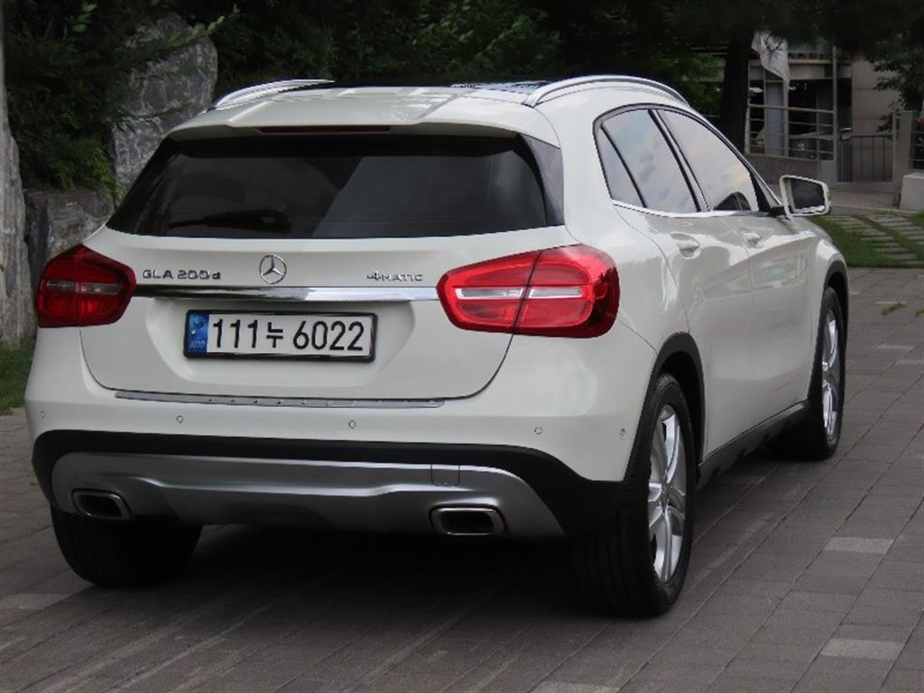 Mercedes Benz GLA Class - Vista 5