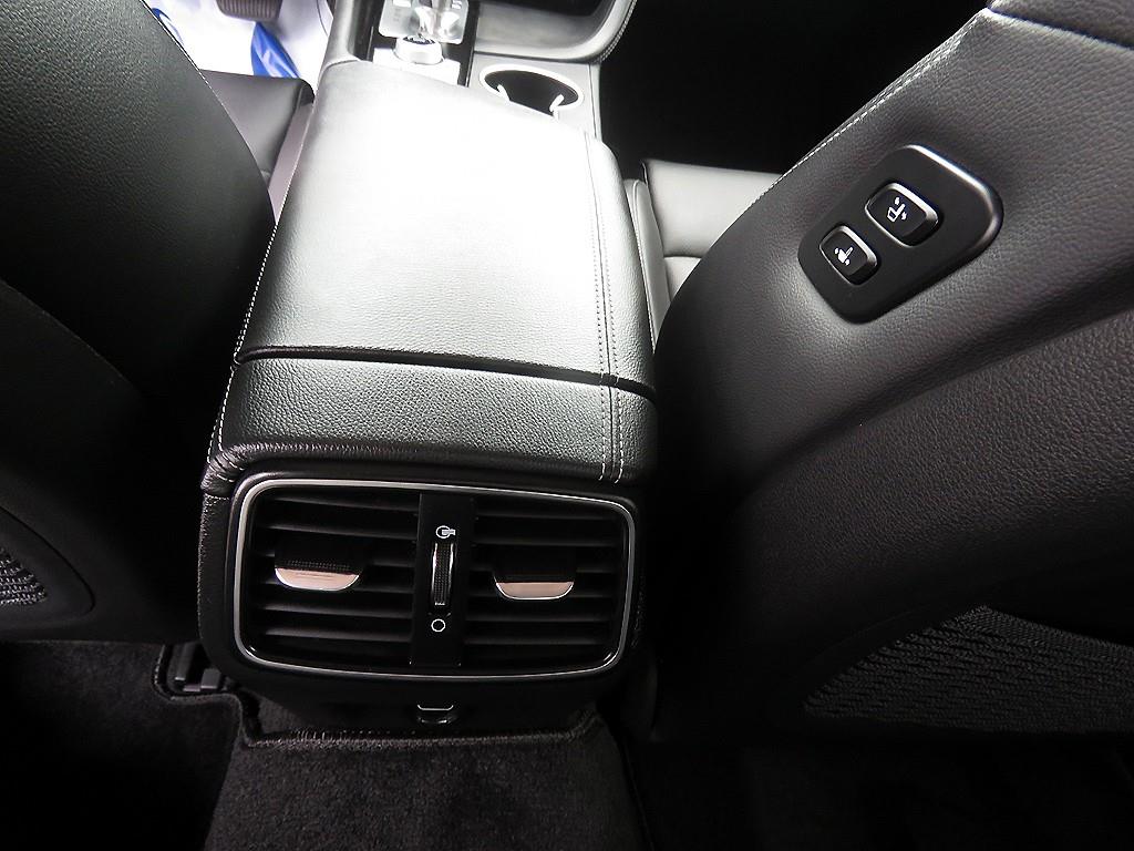 Genesis G70 - Vista 10