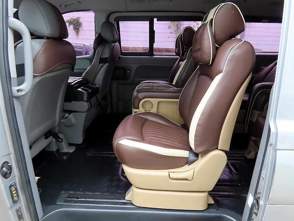 HYUNDAI Starex - Vista 6