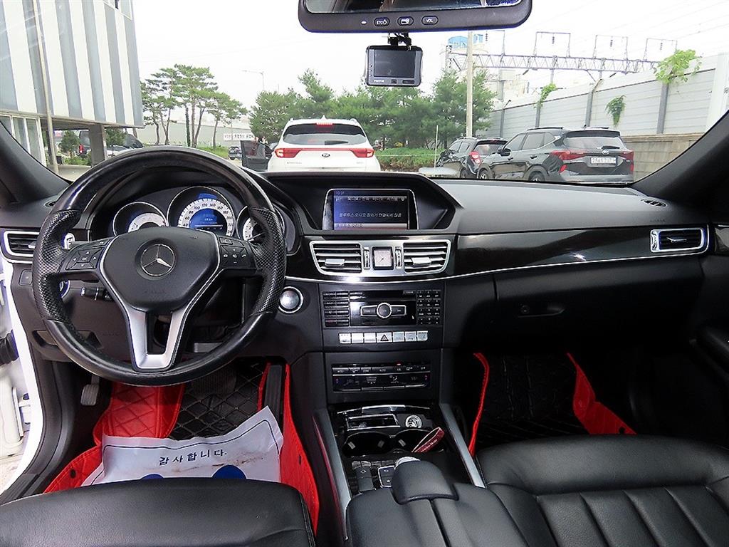 Mercedes Benz E class - Vista 7