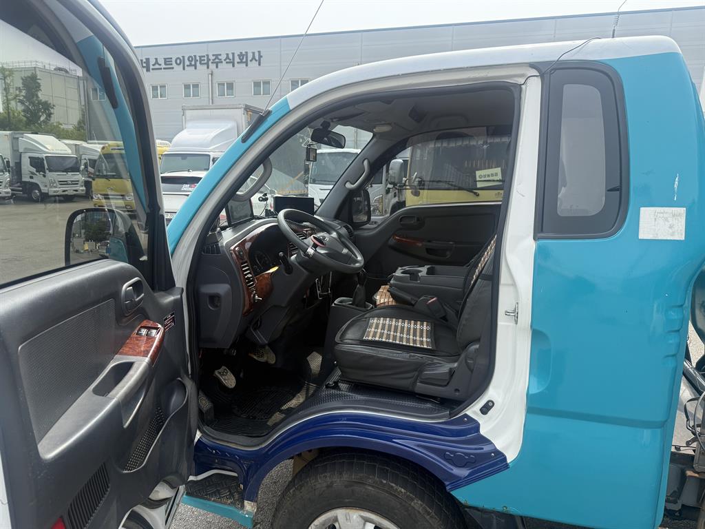 Small Truck Rori (an oil tank/Moving Gas/Home) - Vista 11