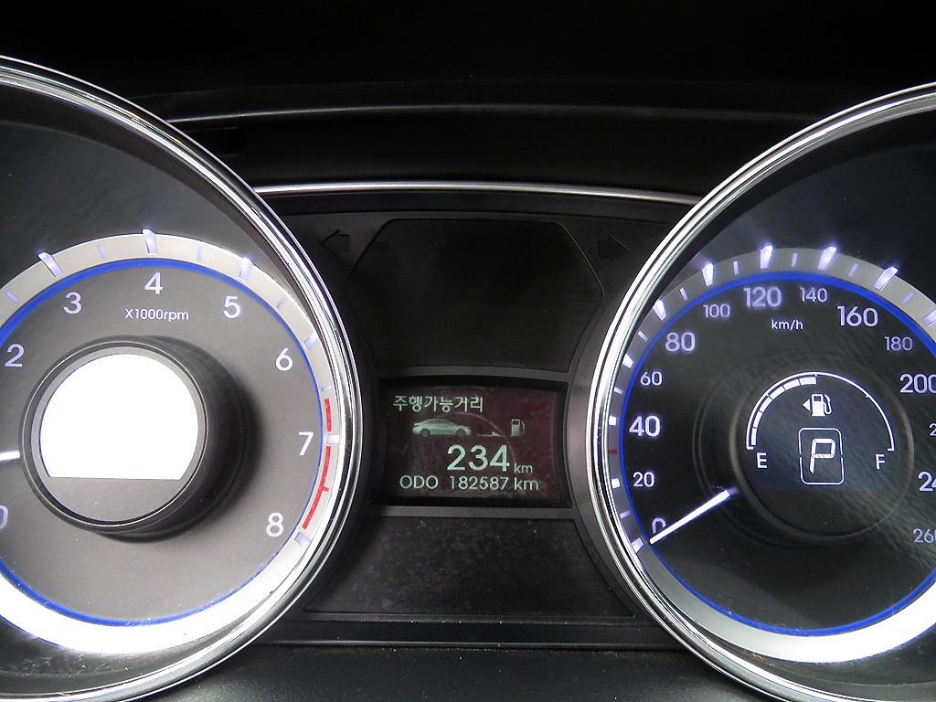 HYUNDAI Sonata - Vista 12