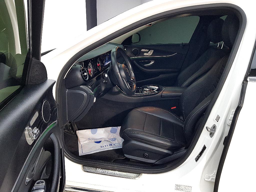 Mercedes Benz E class - Vista 8
