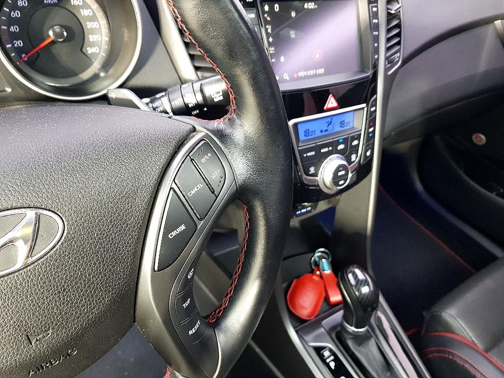 HYUNDAI i30 2016 Blanco - Importación desde Corea - HF Imports Iquique - Foto 14