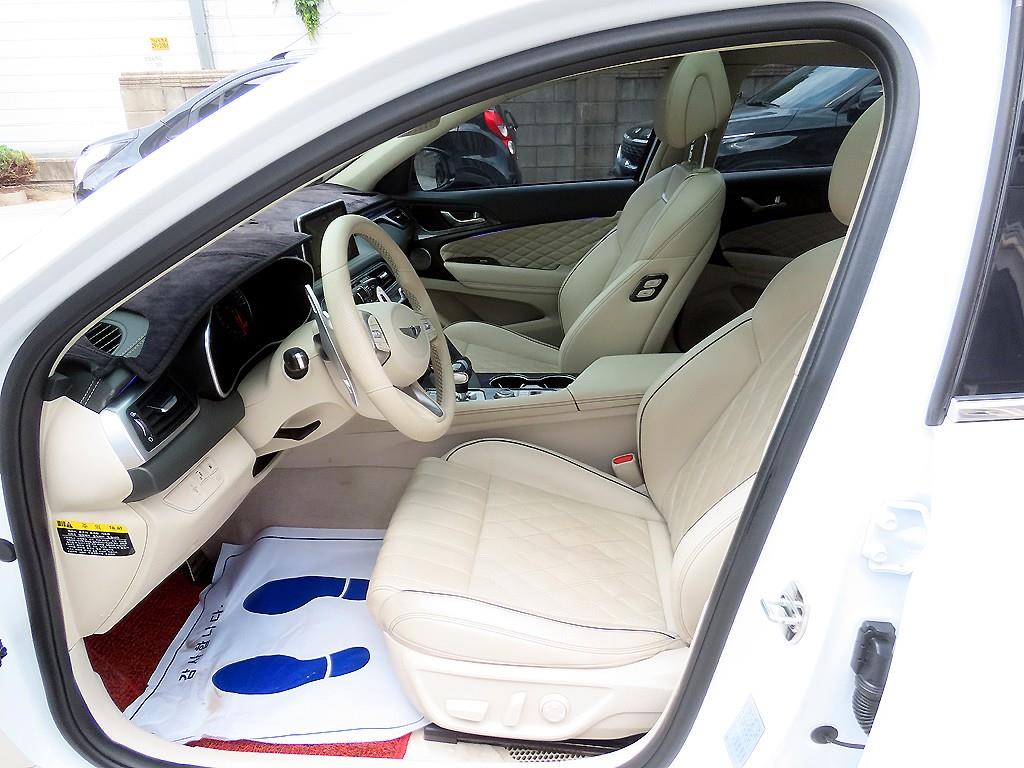 Genesis G70 - Vista 5