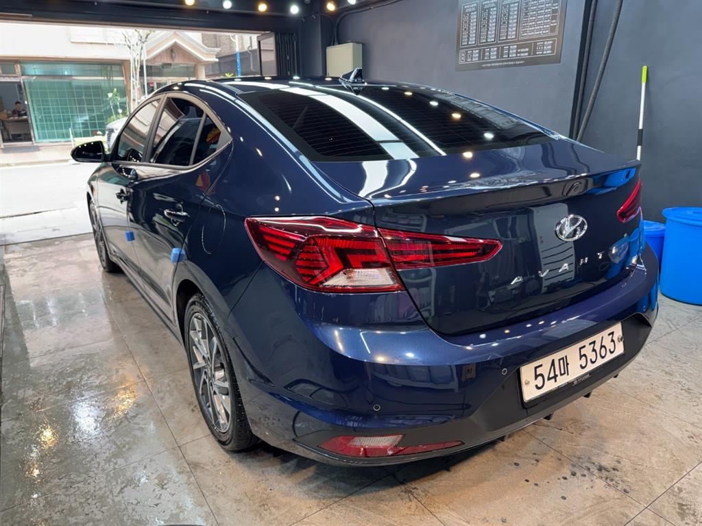 HYUNDAI Avante - Vista 4