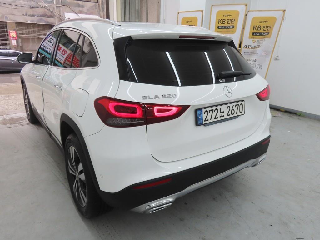 Mercedes Benz GLA Class - Vista 4