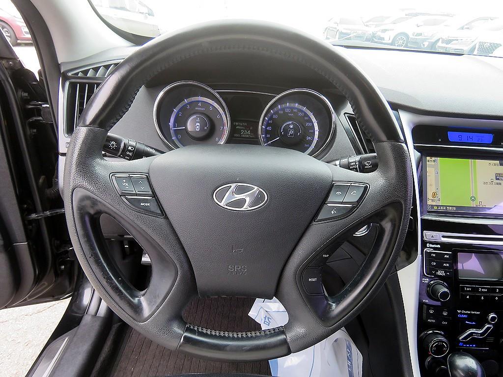 HYUNDAI Sonata - Vista 10