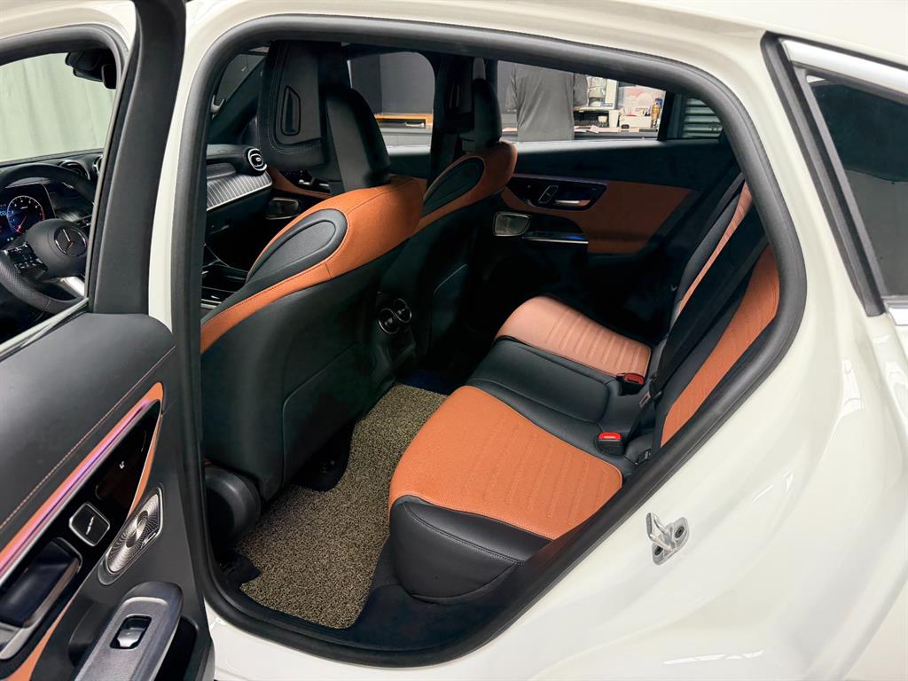 Mercedes Benz GLC Class - Vista 11