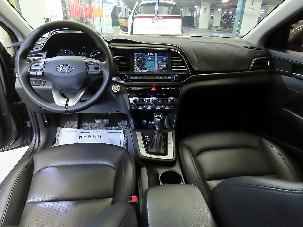 HYUNDAI Avante - Vista 10