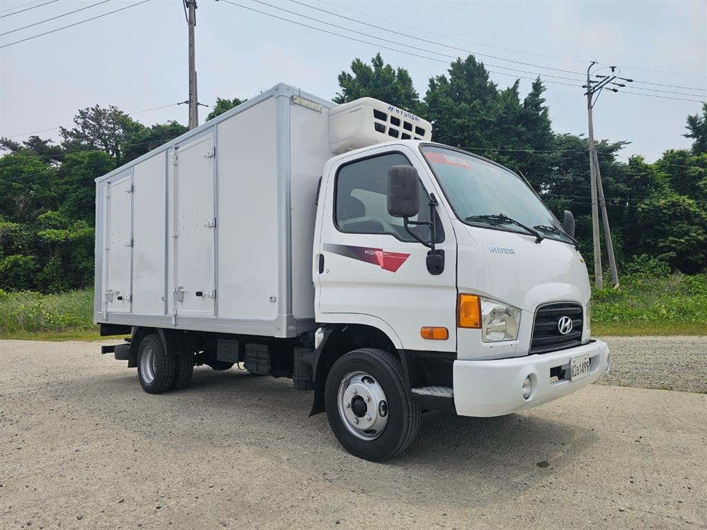 medium and large cargo truck