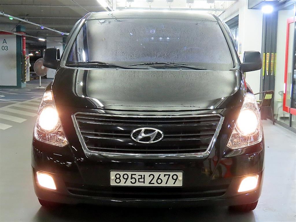 HYUNDAI Starex - Vista 2