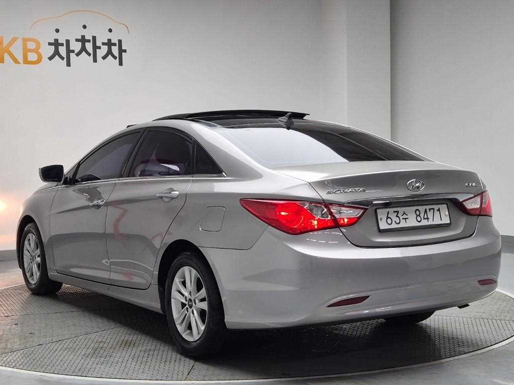 HYUNDAI Sonata - Vista 2